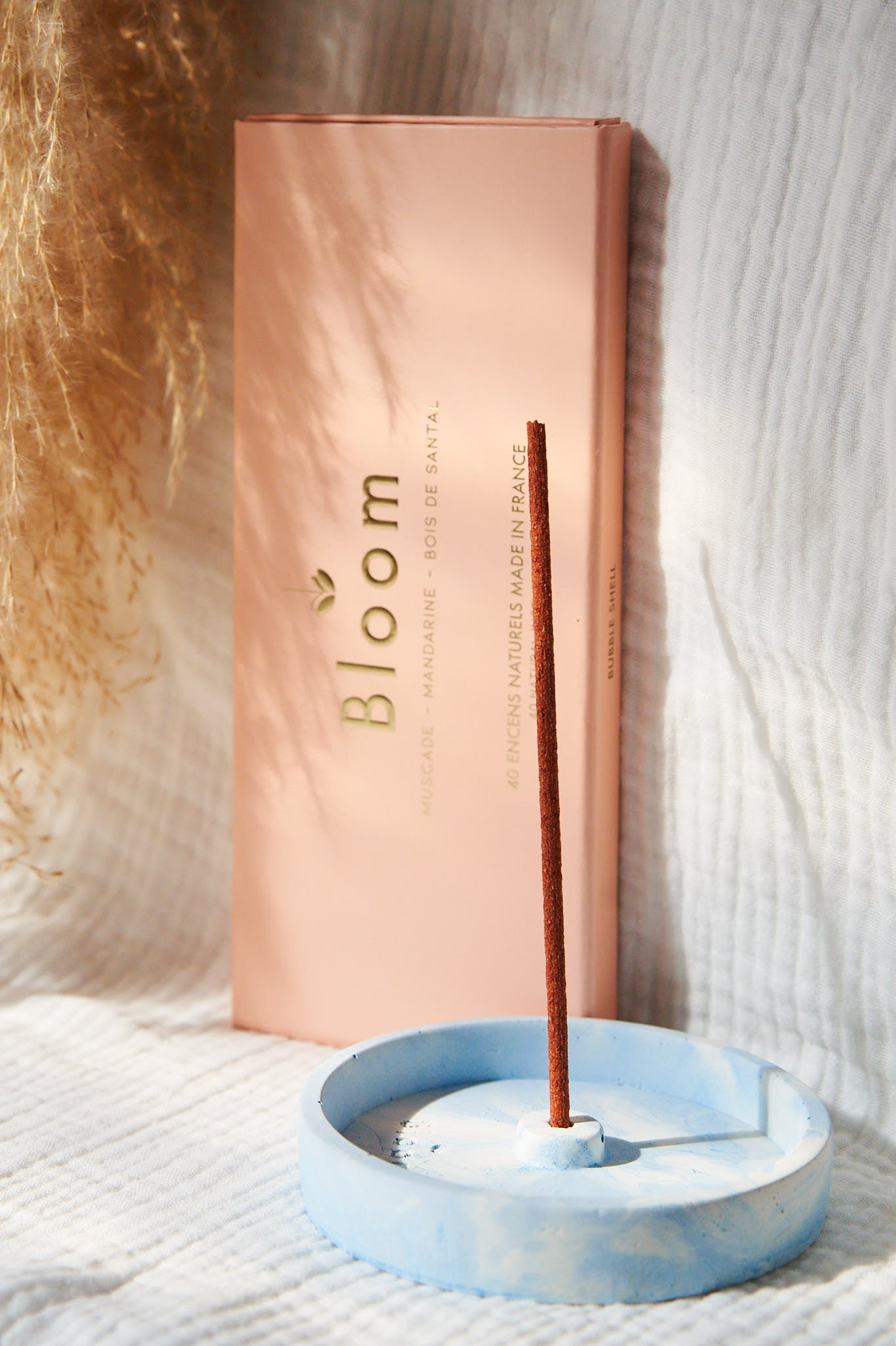 Bloom -Porte encens artisanal - Béton bleu -